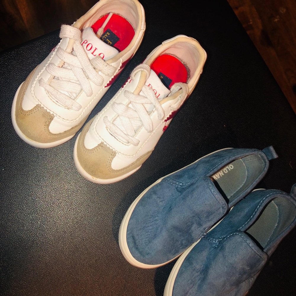 2 pairs of shoes